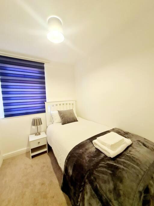 Cosy Luxurious 3 Bedroom House, Free Parking, Free Wifi, Private Garden, Free Netflix Havering Exterior foto